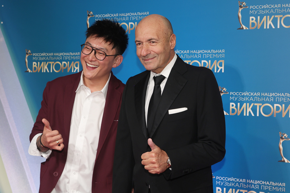 Игорь Крутой и певец Alex Slim на Российской Национальной Музыкальной премии «Виктория-2026»