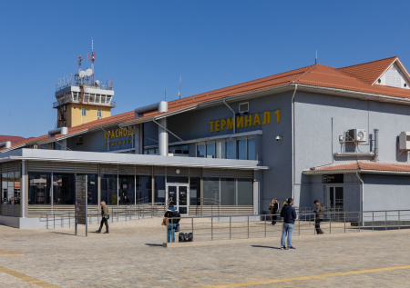 Аэропорт в российском городе временно остановил работу