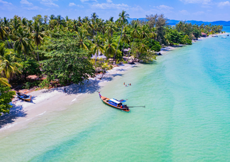 Российские туристы массово отравились на популярном курорте