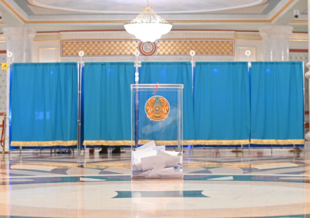 В Казахстане закрылись участки для голосования по новой конституции