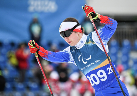 Российская лыжница взяла третью золотую медаль на Паралимпиаде в Италии