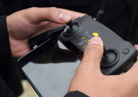 В Сети появились кадры атаки оптоволоконного БПЛА по базе США