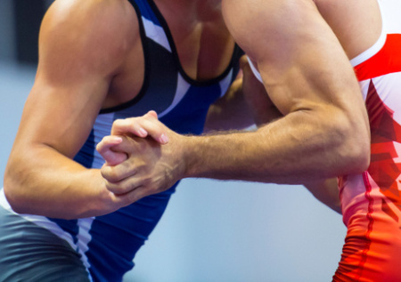 Российскому борцу вольного стиля подарили неожиданный подарок