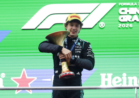 Пилот из Италии впервые в карьере победил на Гран-при «Формулы-1»