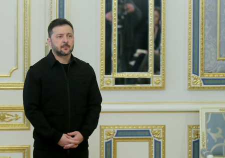 Зеленский ввел новые санкции против граждан двух стран