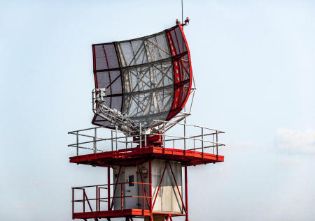 Иранские дроны повредили радиолокационную систему аэропорта Кувейта