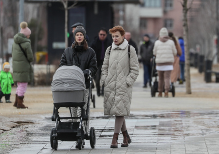 Названы регионы с допвыплатами до 300 тыс. рублей за рождение детей