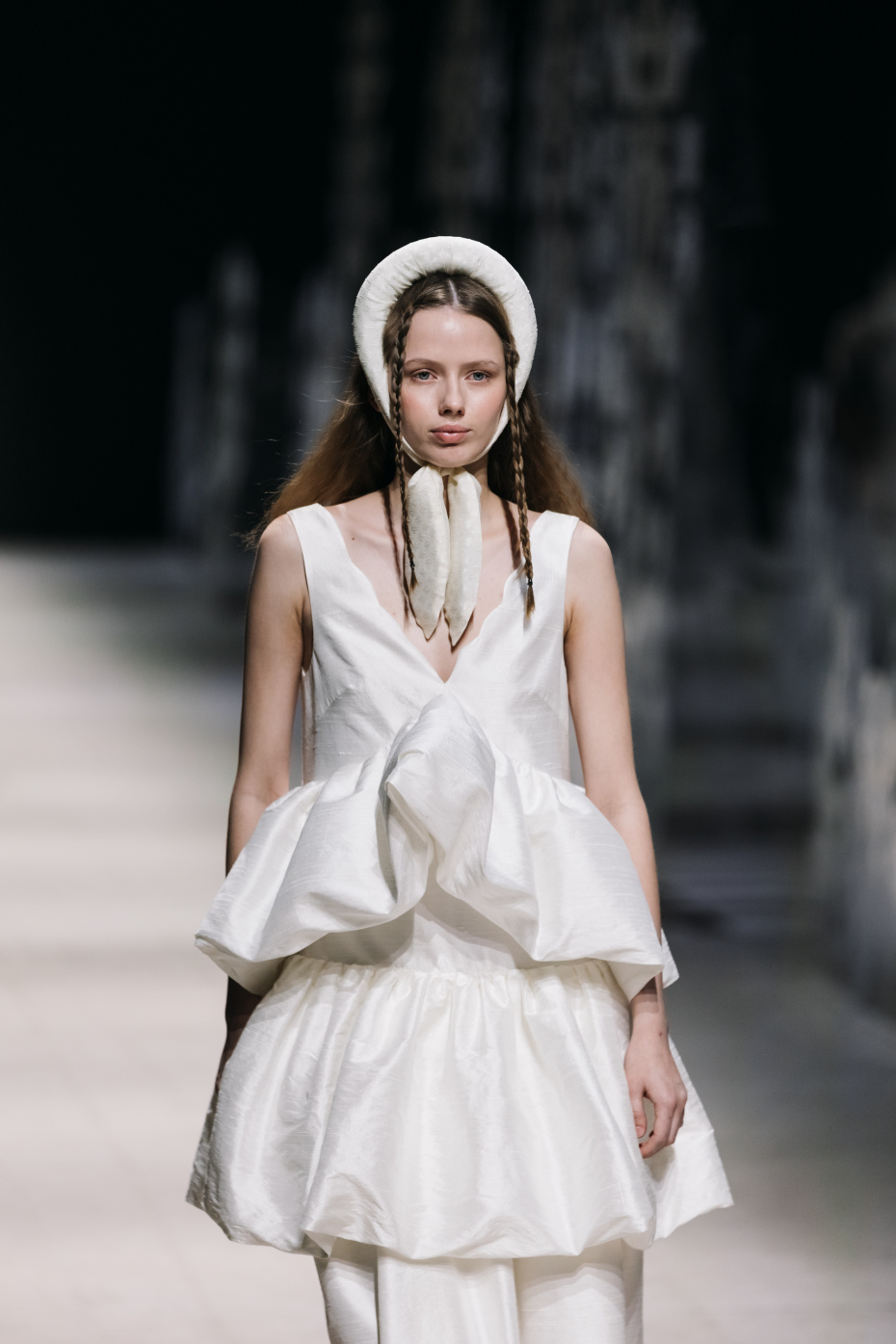 Показ Алены Ахмадуллиной на Неделе высокой моды в Москве