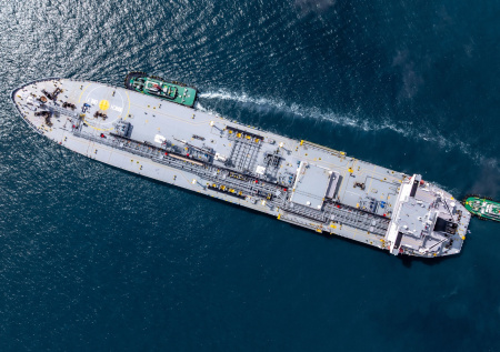 Появилось видео дрейфующего в водах Мальты газовоза Arctic Metagaz