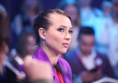 Суд частично снял с Лерчек запрет на интернет