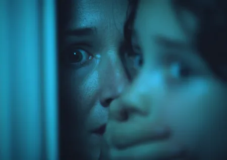 «Никто не поможет»: соседка зажала рот девочке и пыталась похитить ее