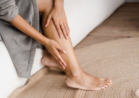 Врач перечислил опасные причины утренних отеков