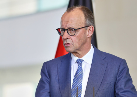 «Ему не позволено»: экс-президент ФРГ назвал Мерца униженным Трампом