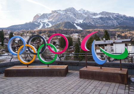 Активисты МГЕР встретили российских паралимпийцев после Игр в Италии