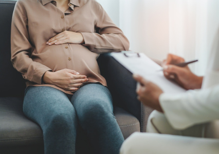 Гинеколог объяснила, почему алкоголь и табак вредны беременным