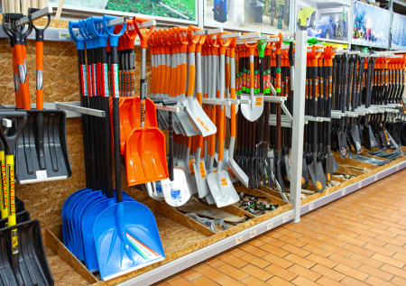 Дачникам дали совет, на каком садовом инвентаре можно сэкономить