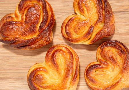 Постные сахарные булочки — мягкие и воздушные: рецепт простой и бюджетный