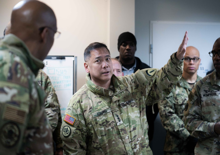 Генерал США выпил литр чачи и расшиб себе лоб во время гулянки в Киеве