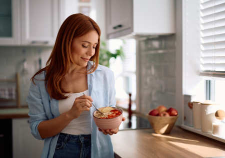 Нутрициолог поставила точку в спорах о лучшем времени для завтрака