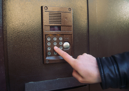 ИБ-эксперт объяснил, безопасны ли домофоны с системой распознавания лиц