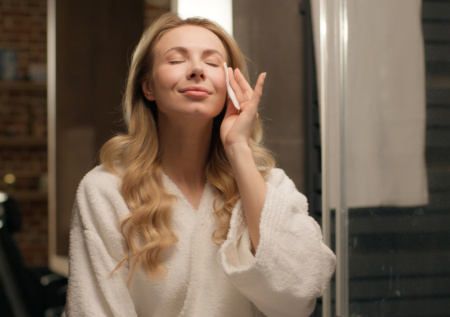 «Косметологи в ужасе»: названа причина отказаться от домашней чистки лица