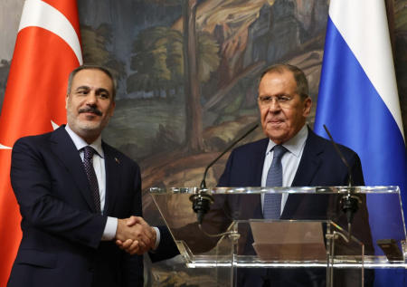 Названа главная тема переговоров Лаврова и Фидана на фоне диверсий Киева