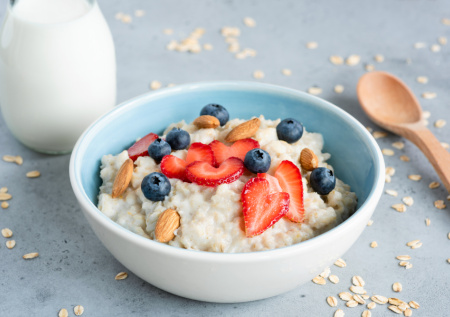 Почему я всегда промываю овсянку перед варкой: простой трюк делает кашу нежной и кремовой