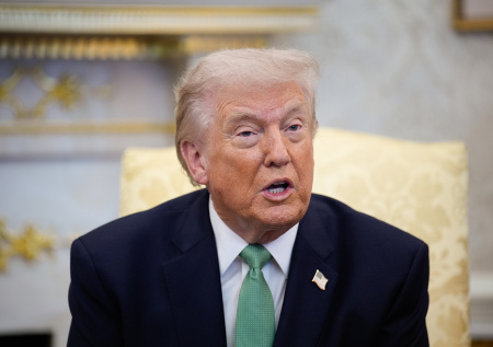 Политолог объяснил, почему Трамп хочет контролировать остров Харк