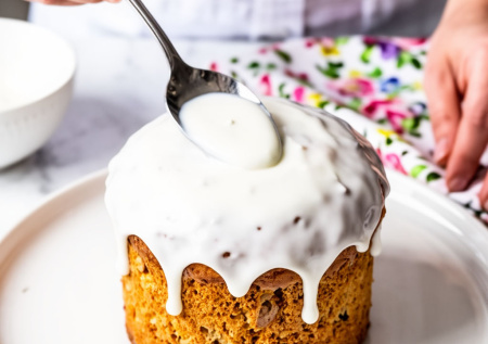 Идеальная глазурь за 5 минут: без миксера и заморочек — ложится ровно, не трескается и блестит как жемчуг