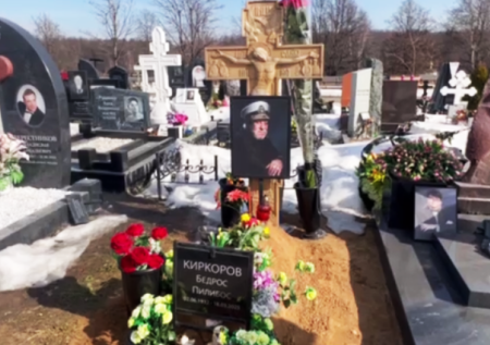 Опубликовано видео с могилы Бедроса Киркорова спустя год после смерти