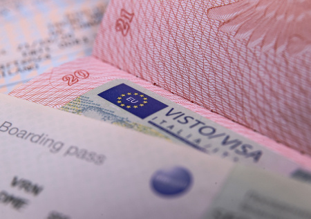 Россиянам практически перестали выдавать многократные шенгенские визы