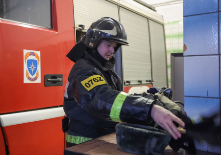 На место тушения горящего бизнес-центра Turas выехала «тяжелая артиллерия»