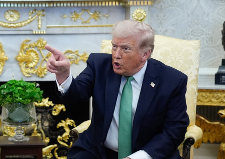 «Перхоть собирал»: историк объяснил слова Трампа о скором уходе Макрона