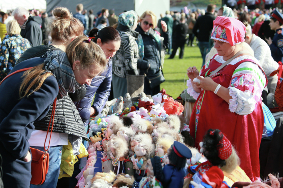 Посетители во время VI Международного фестиваля «Казачья станица Москва» в музее-заповеднике «Царицыно»
