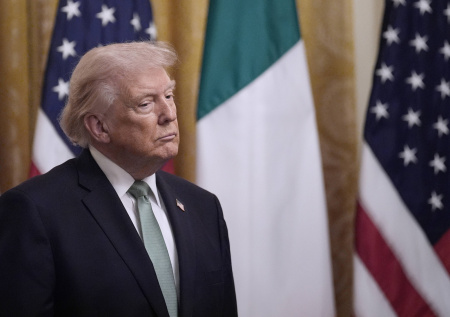 Трамп отомстил изобразившему его псом Путина губернатору Калифорнии