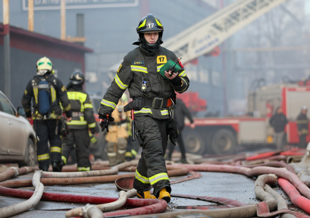 Здание напротив Госдумы загорелось