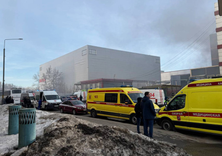 Опубликованы кадры масштабного пожара в бизнес-центре Turas в Москве