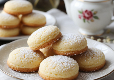 Вместо надоевших пряников — эти амаретти с ароматом миндаля: хрустят, тают и исчезают мгновенно