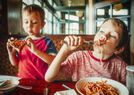 Диетолог ответила, сколько раз нужно пережевывать пищу