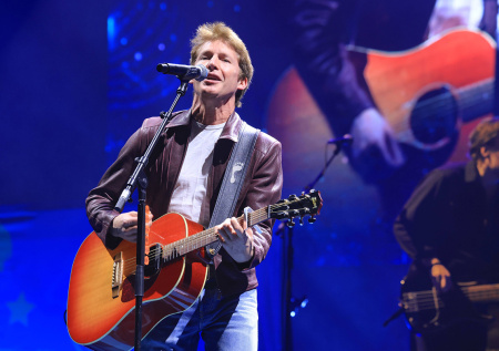 Известный британский певец взбесил украинских фанатов