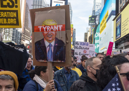 Соединенным Штатам пригрозили мрачным будущим из-за войны с Ираном