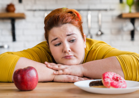 Диетолог перечислила причины срывов во время похудения