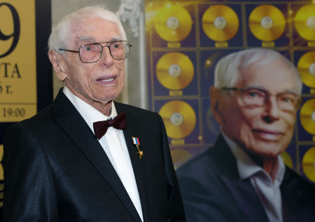 100-летний Зацепин, его молодая Муза, Маликов: фото юбилея маэстро в Кремле