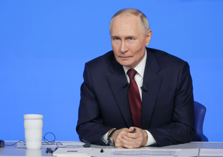 Путин призвал убрать лишние барьеры для бизнеса