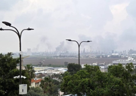 Обломки ракеты упали рядом с нефтехимическим заводом у Хайфского залива