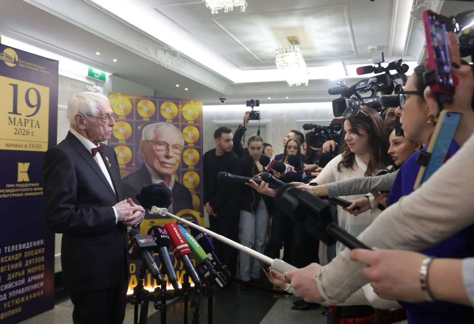 Композитор Александр Зацепин перед началом юбилейного шоу «Про100 Зацепин» к 100-летию Александра Зацепина в Большом зале Кремлёвского дворца в Москве