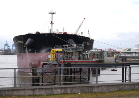 Reuters: в саудовском порту Янбу возобновили погрузку нефти после атаки