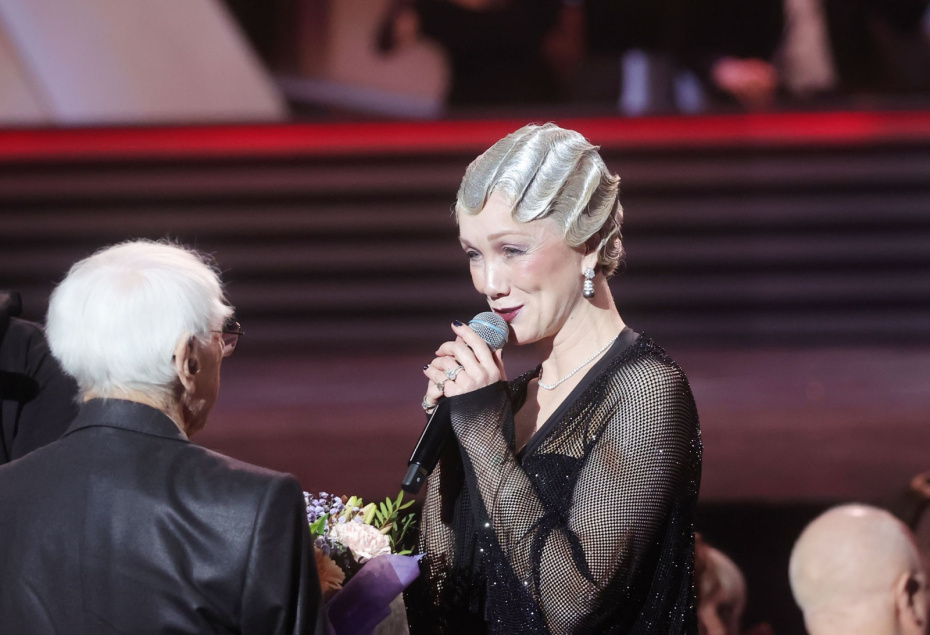 Актриса Дарья Мороз во время шоу «Про100 Зацепин» к 100-летию Александра Зацепина в Большом зале Кремлёвского дворца в Москве