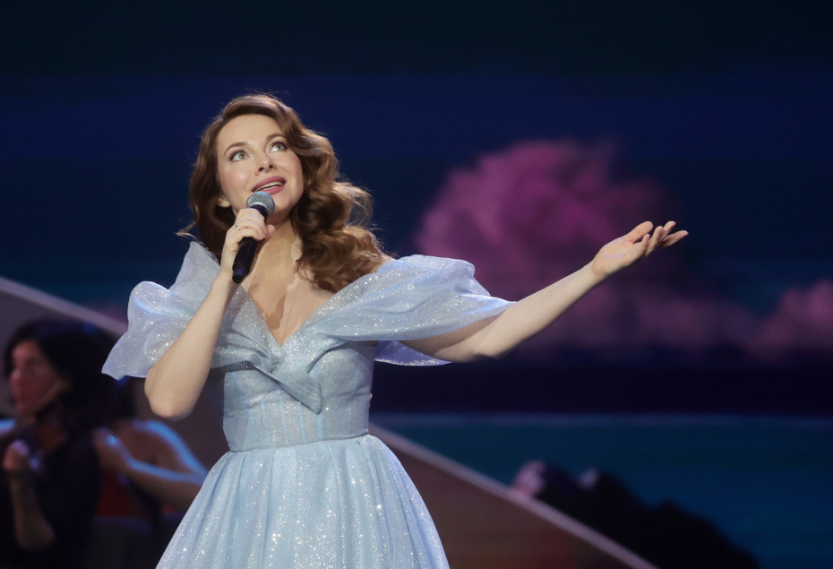 Актриса Екатерина Гусева во время шоу «Про100 Зацепин» к 100-летию Александра Зацепина в Большом зале Кремлёвского дворца в Москве