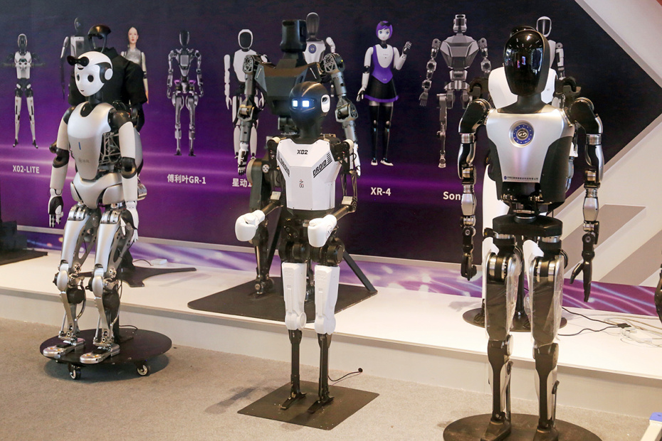 Роботы с искусственным интеллектом на Всемирной конференции по искусственному интеллекту в Шанхае